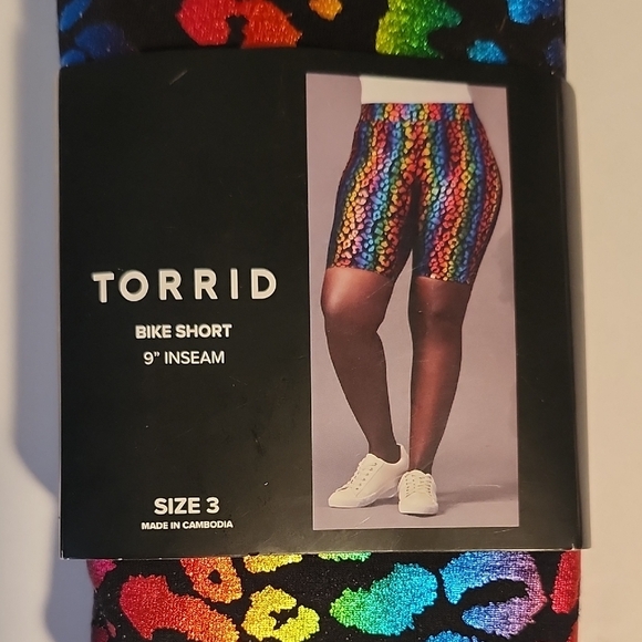 Torrid Multicolor Leopard Bike Shorts - Picture 3 of 6